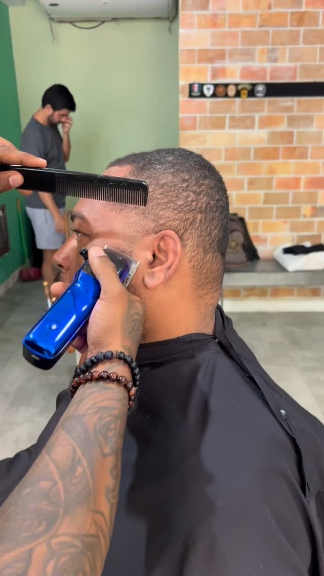 Post 2 by Chicago Outfit Barbearia on Instagram (video)
