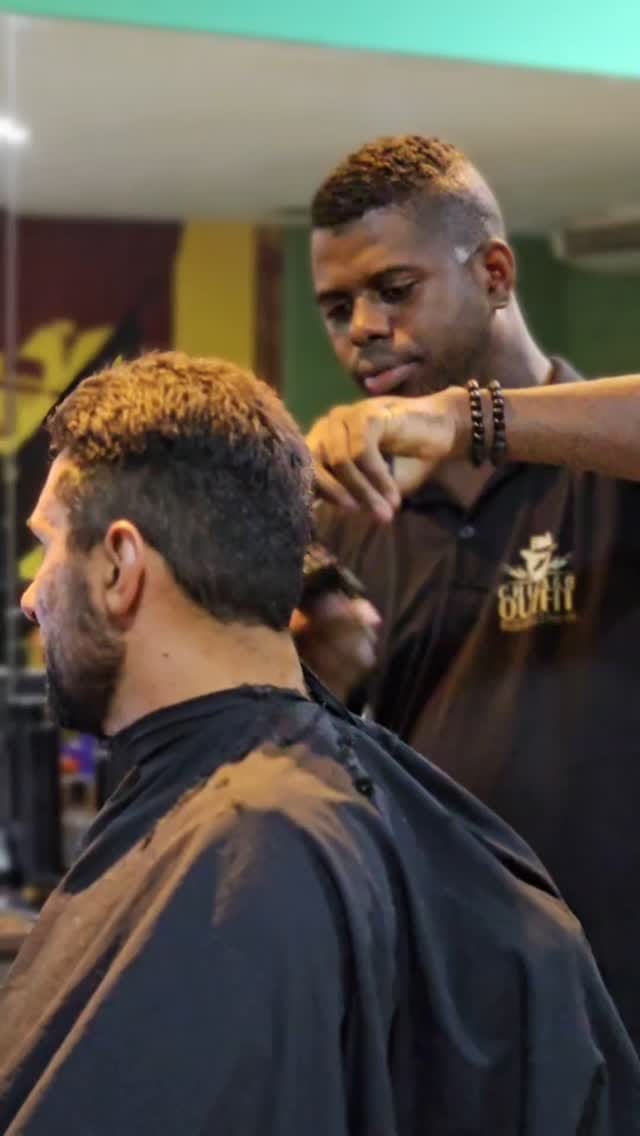 Post 10 by Chicago Outfit Barbearia on Instagram (video)