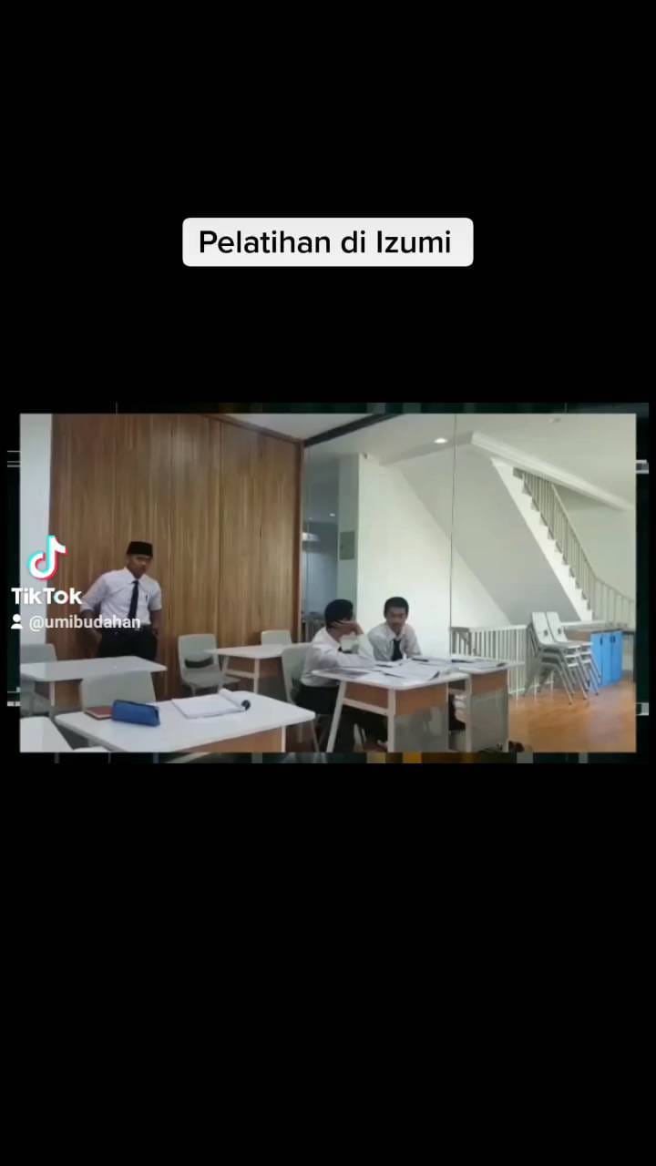 Post 9 by Essenzo Fauziah on Instagram (video)