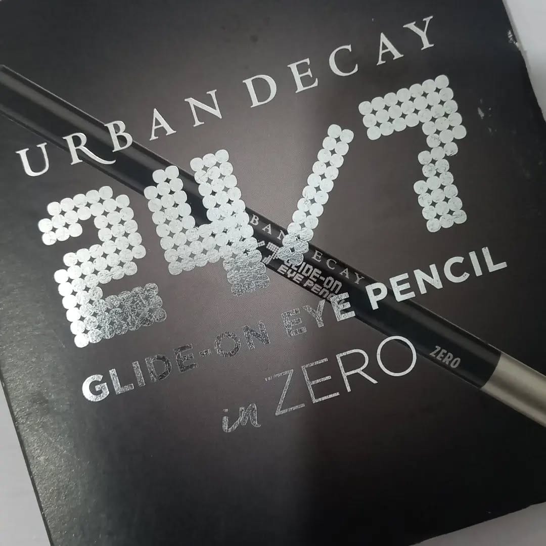 Post 4 by La Viva Glam on Instagram (image)