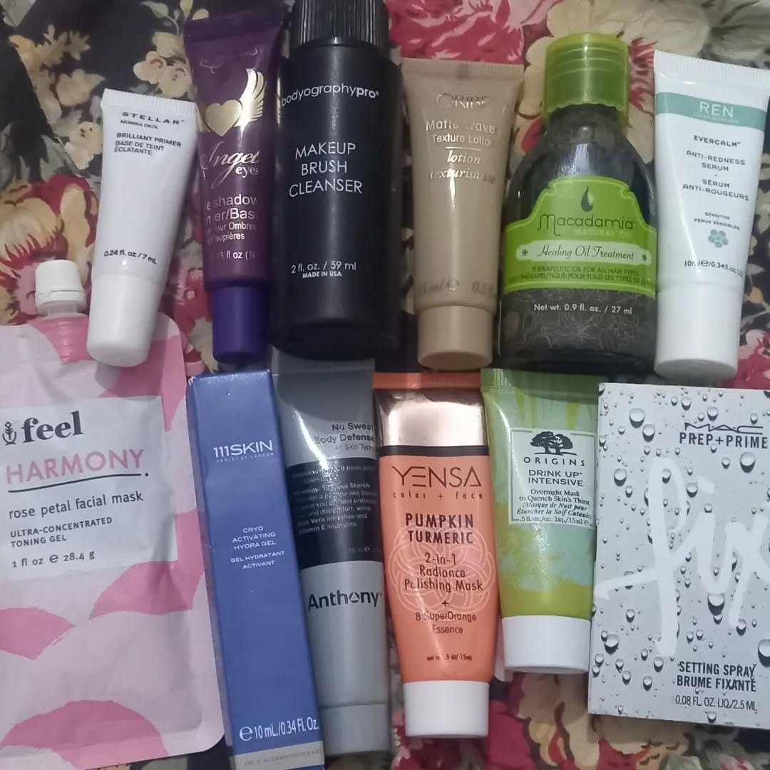 Post 6 by La Viva Glam on Instagram (image)