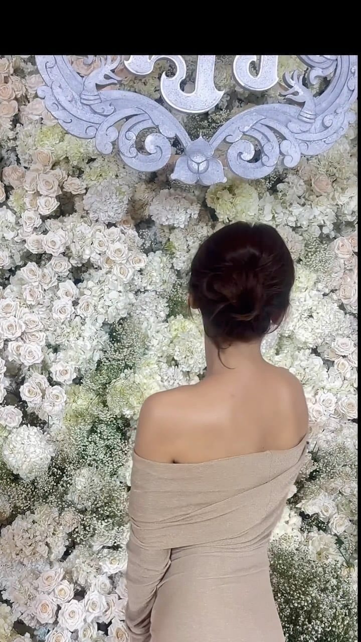 Post 3 by ទូ on Instagram (video)