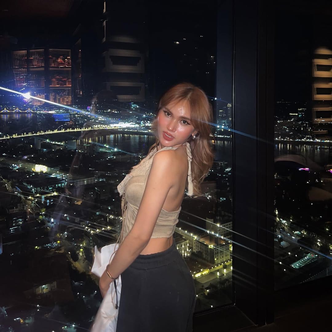 Post 6 by ទូ on Instagram (carousel)