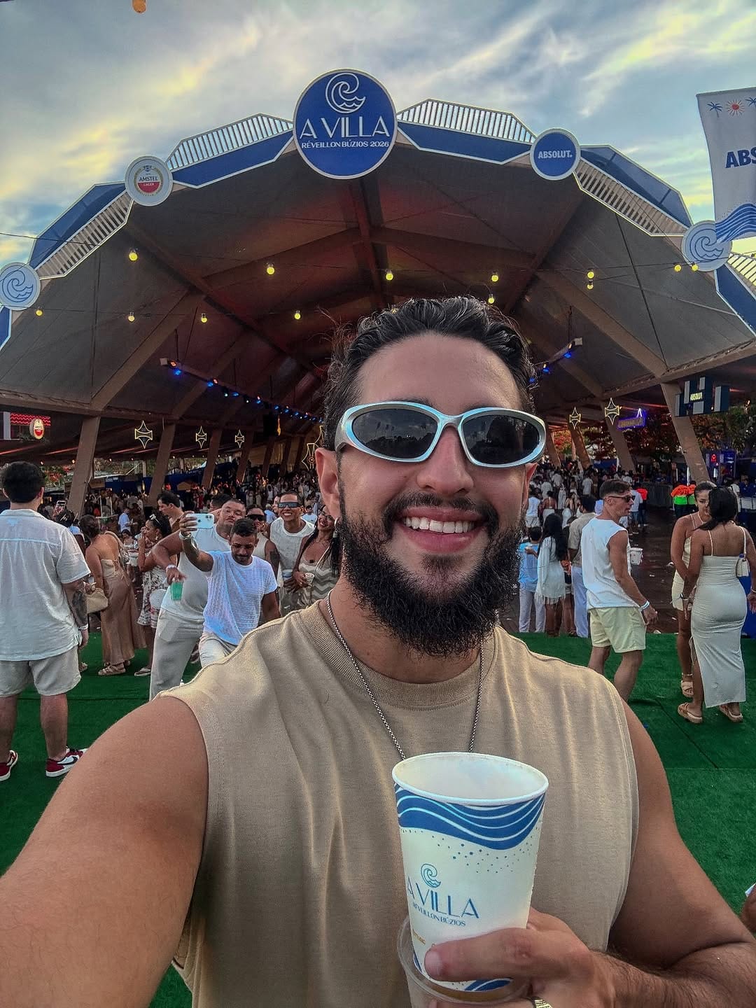 Post 2 by Leonardo Kennedy on Instagram (carousel)