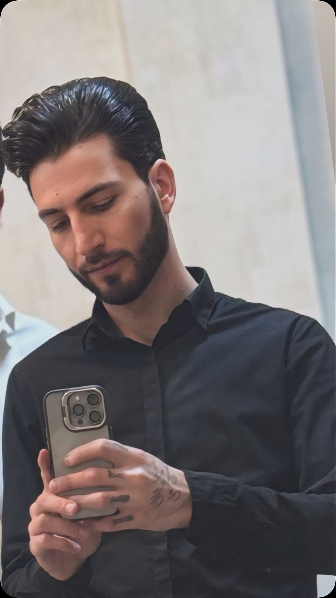 Post 6 by هادی رحیمی ارایشگر و مدرس ارایشگری on Instagram (video)