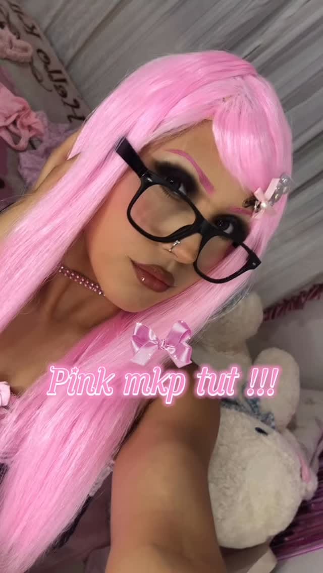 Post 1 by Micaela ttss | Maquilladora on Instagram (video)