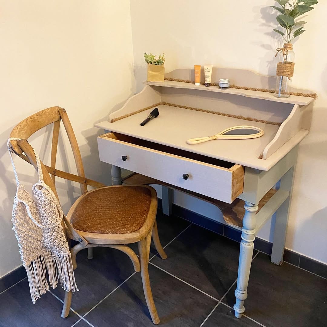 Post 4 by Brocante en ligne on Instagram (carousel)
