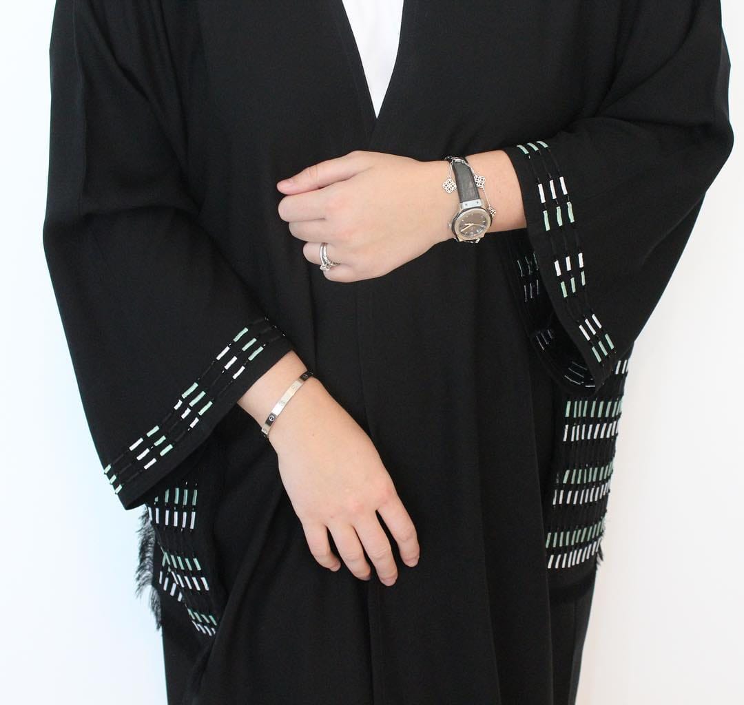 Post 10 by French Abayas 🇫🇷 on Instagram (carousel)