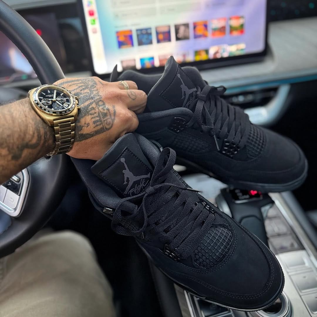 Post 1 by HOLLYHOOD®️ on Instagram (image)