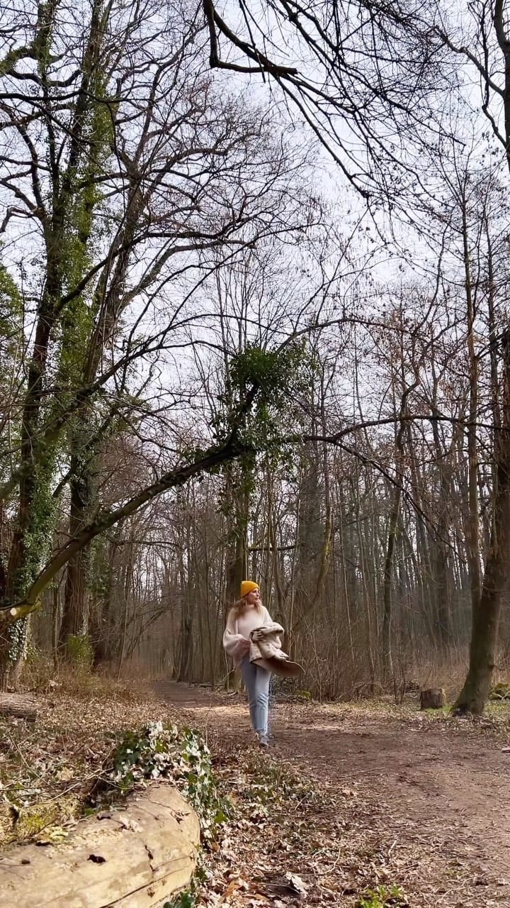 Post 3 by Amélie Honoré on Instagram (video)