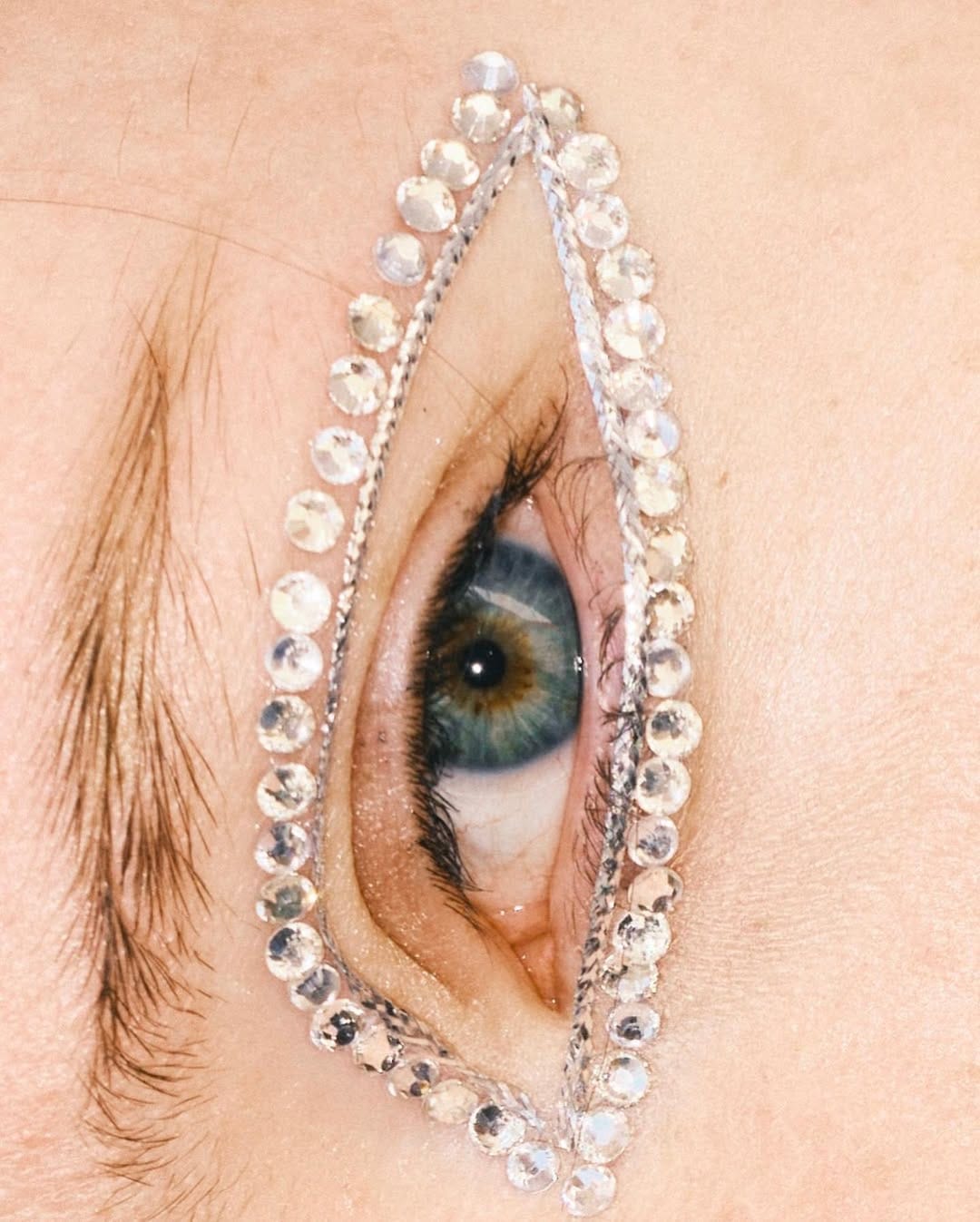 Post 10 by Makeup Hair Artist / Pilar Vilas on Instagram (carousel)