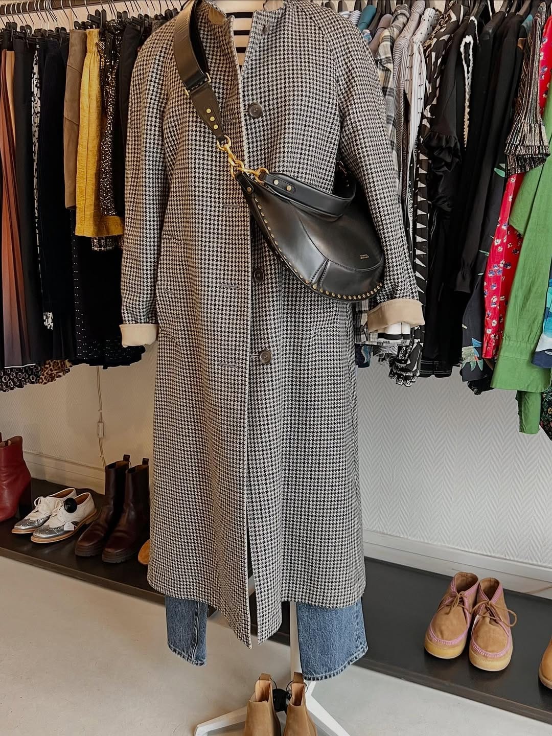 Post 4 by Cinq Août - Dépôt Vente 👗👖👜 on Instagram (carousel)