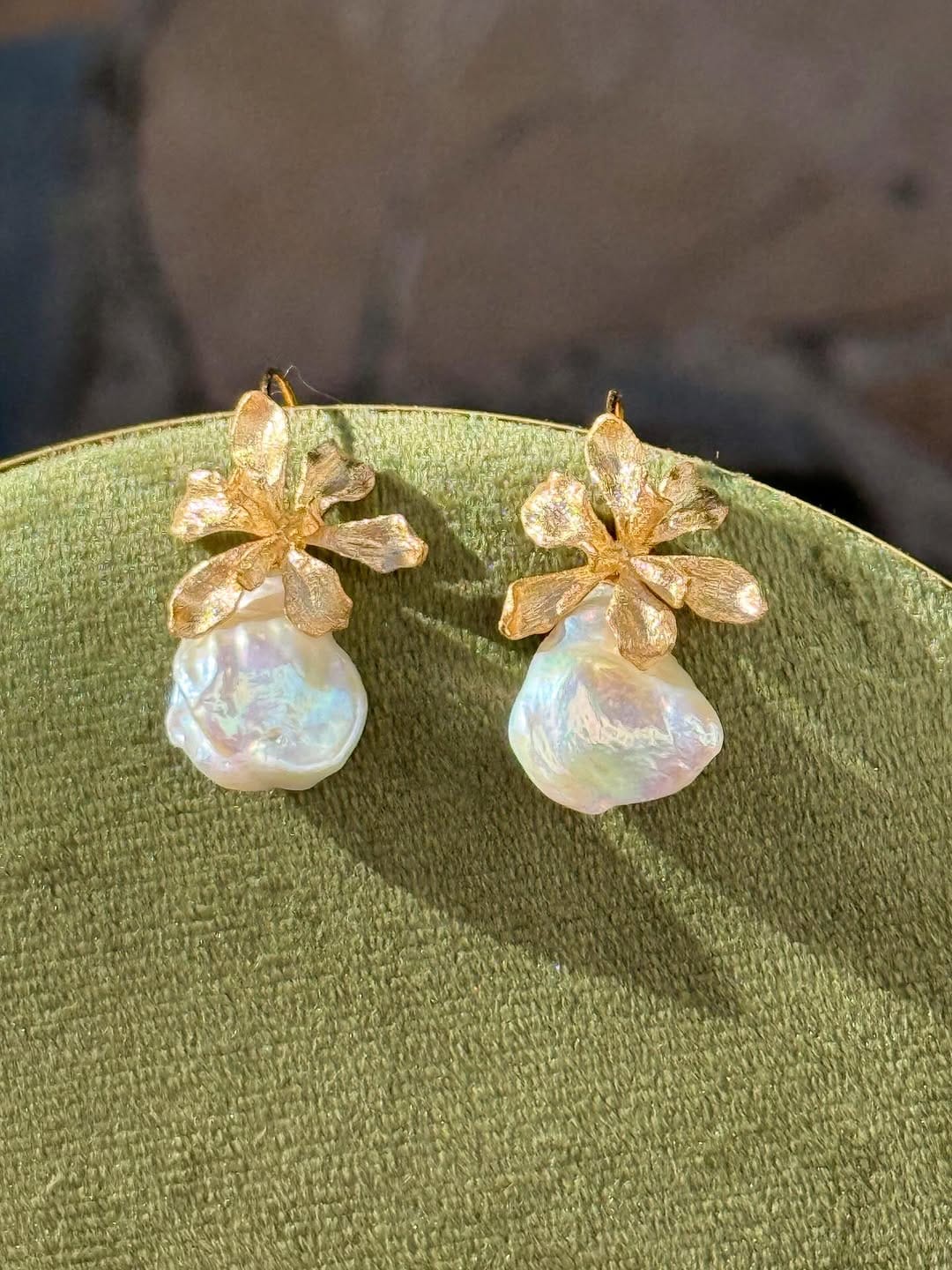 Post 5 by L’Essenziale Jewelry on Instagram (carousel)