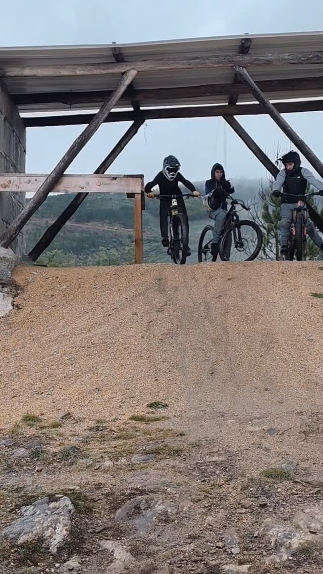 Post 5 by Simão Pedro on Instagram (video)