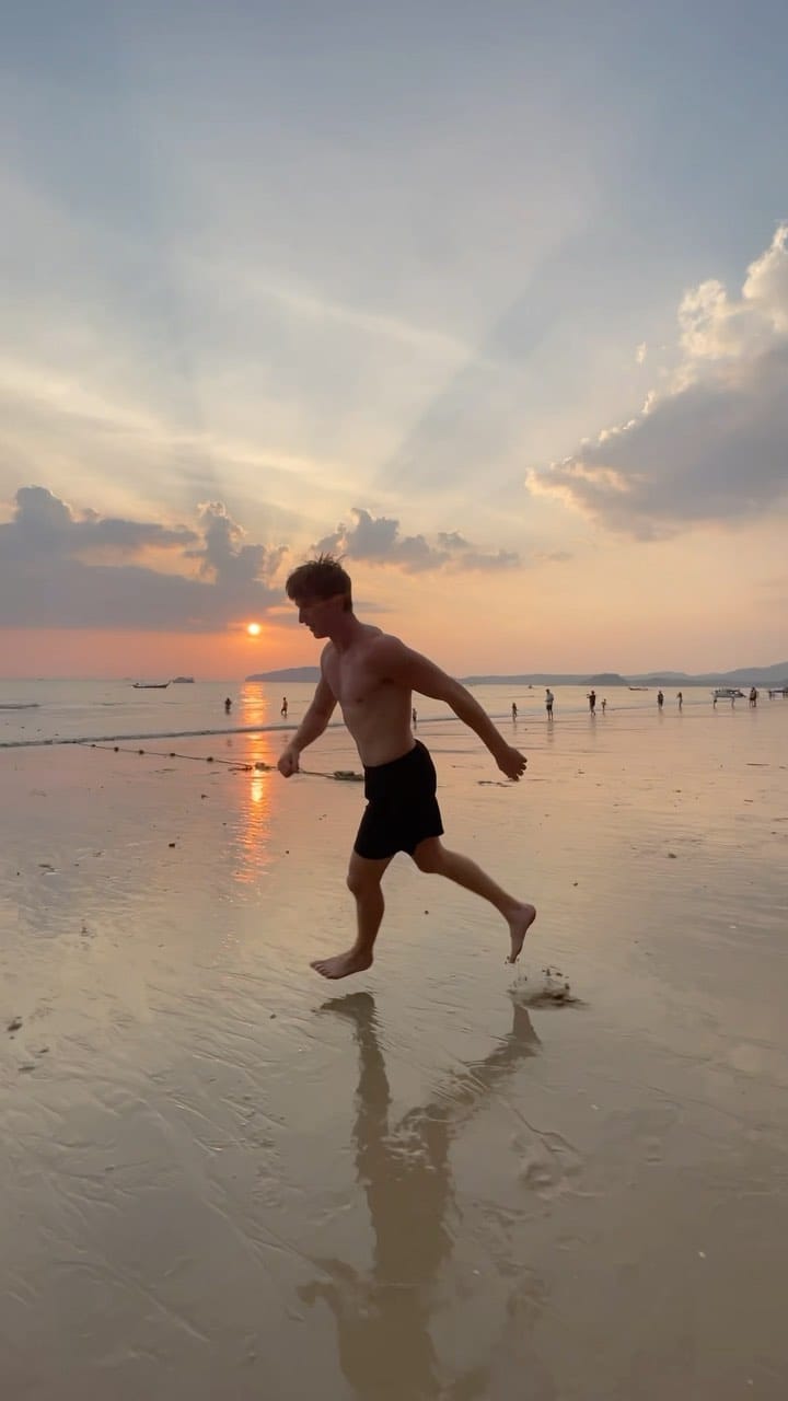 Post 7 by Louis on Instagram (video)