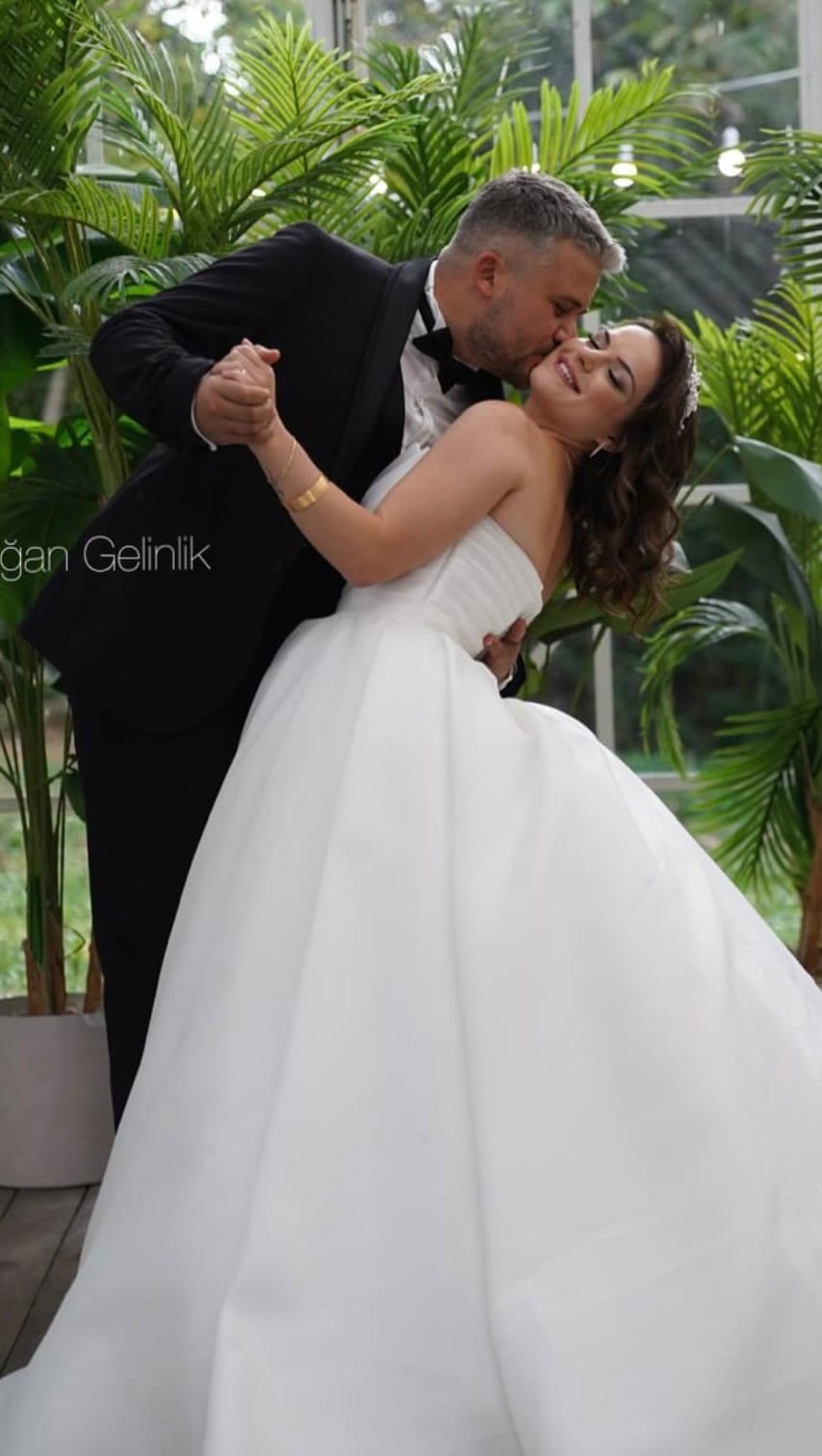 Post 6 by Armağan Gelinlik on Instagram (video)