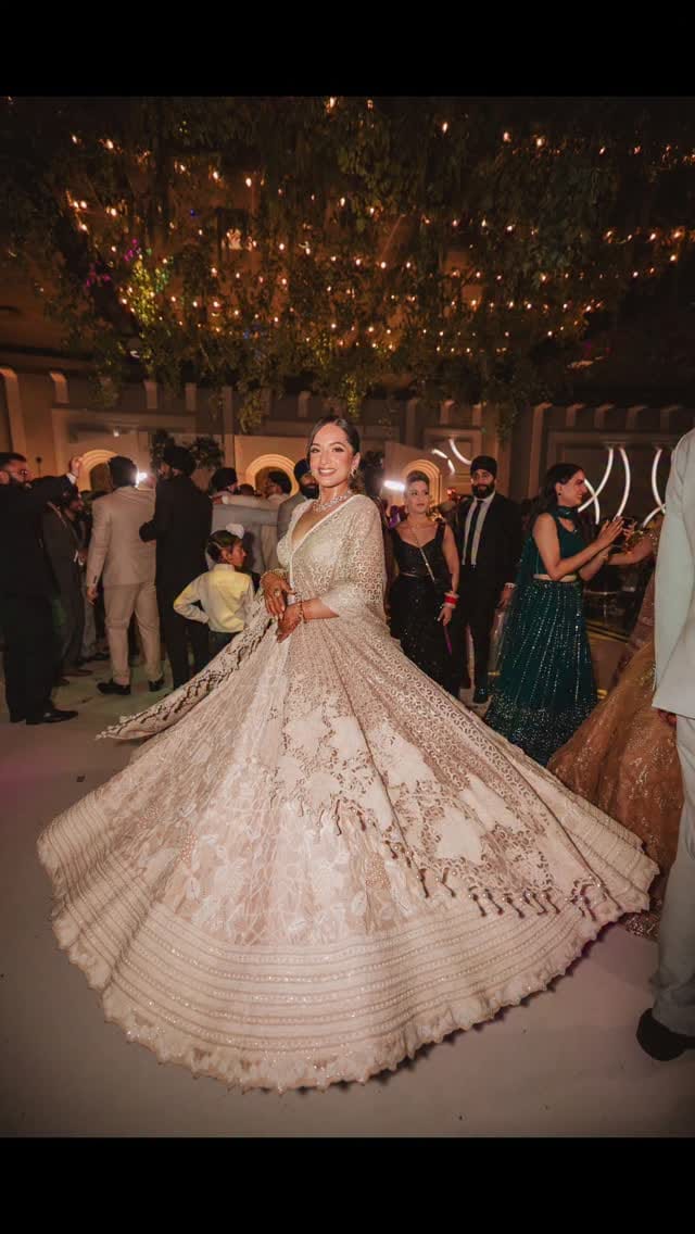 Post 4 by Zardozi Couture on Instagram (video)
