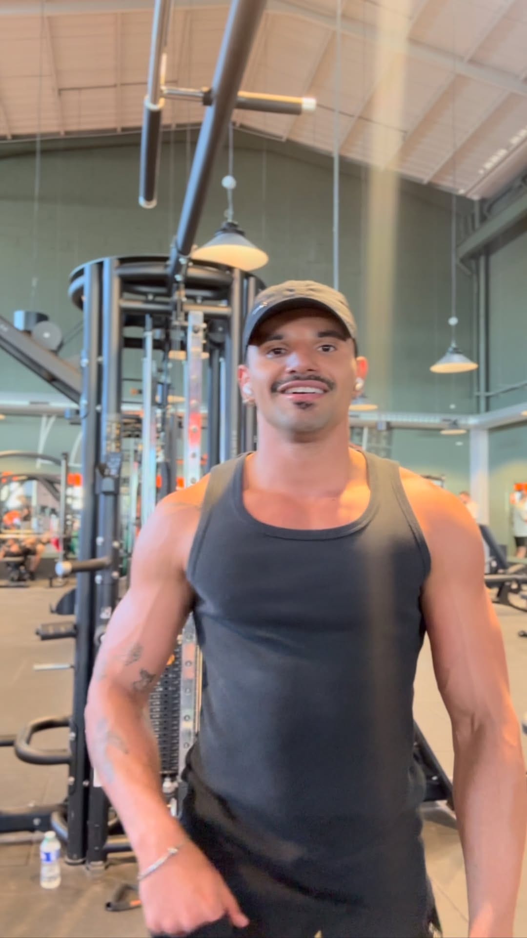 Post 4 by Joseph Moraes on Instagram (video)