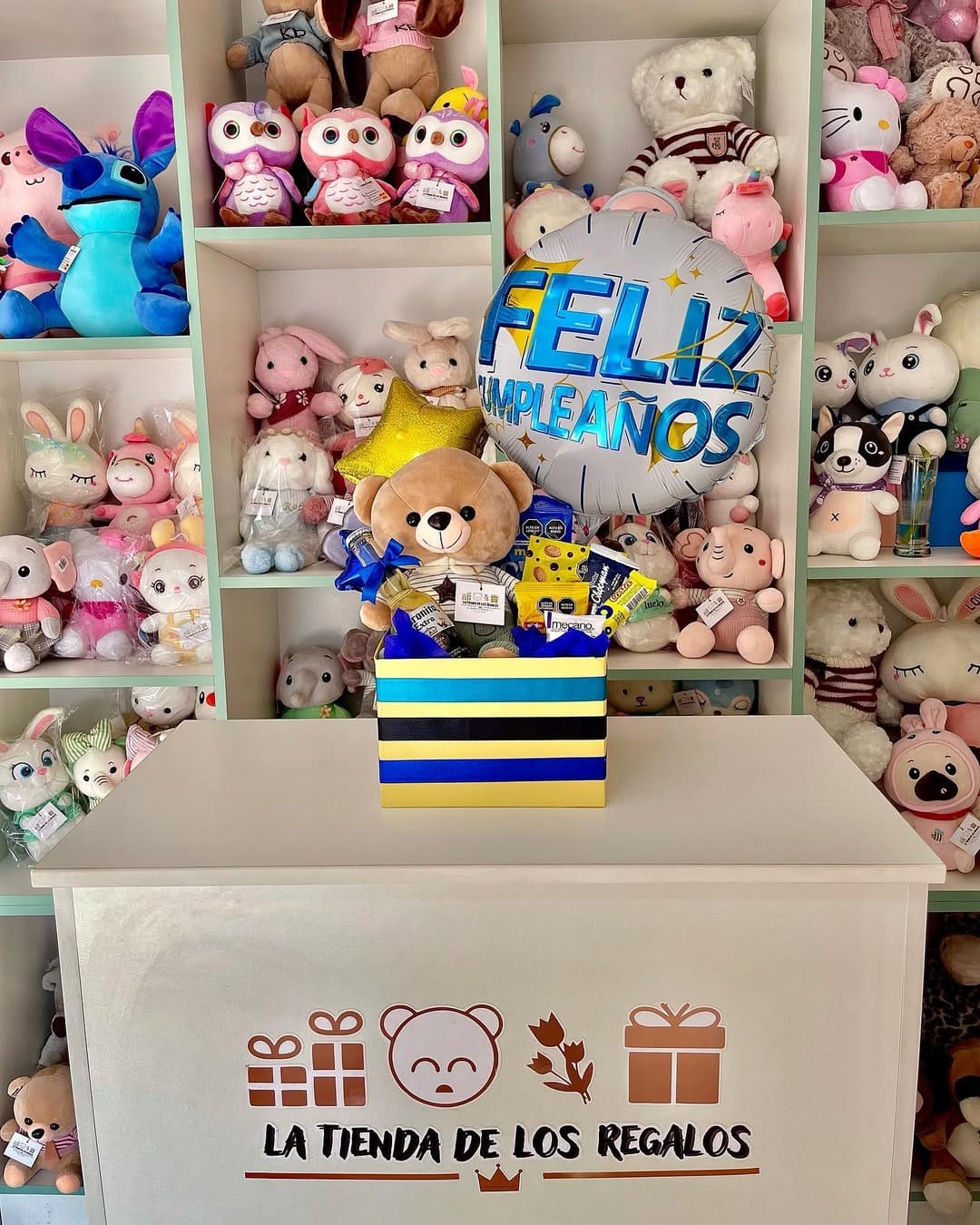 Post 10 by La tienda de los Regalos / Detalles y Arreglos Florales Talara on Instagram (carousel)