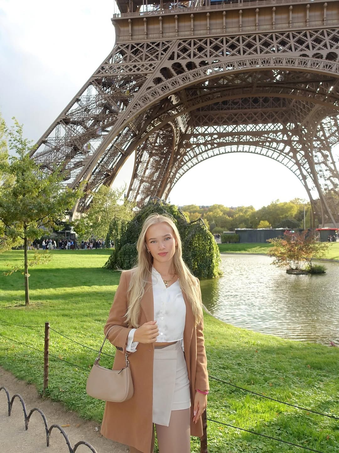 Post 4 by 𝓟𝓲𝓪 on Instagram (carousel)