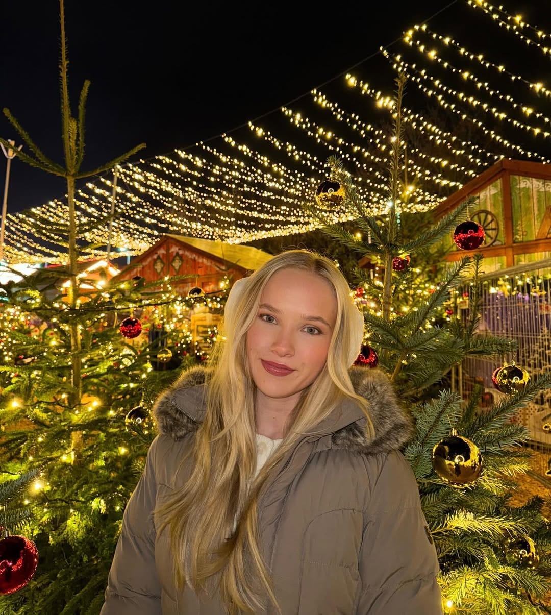Post 10 by 𝓟𝓲𝓪 on Instagram (carousel)