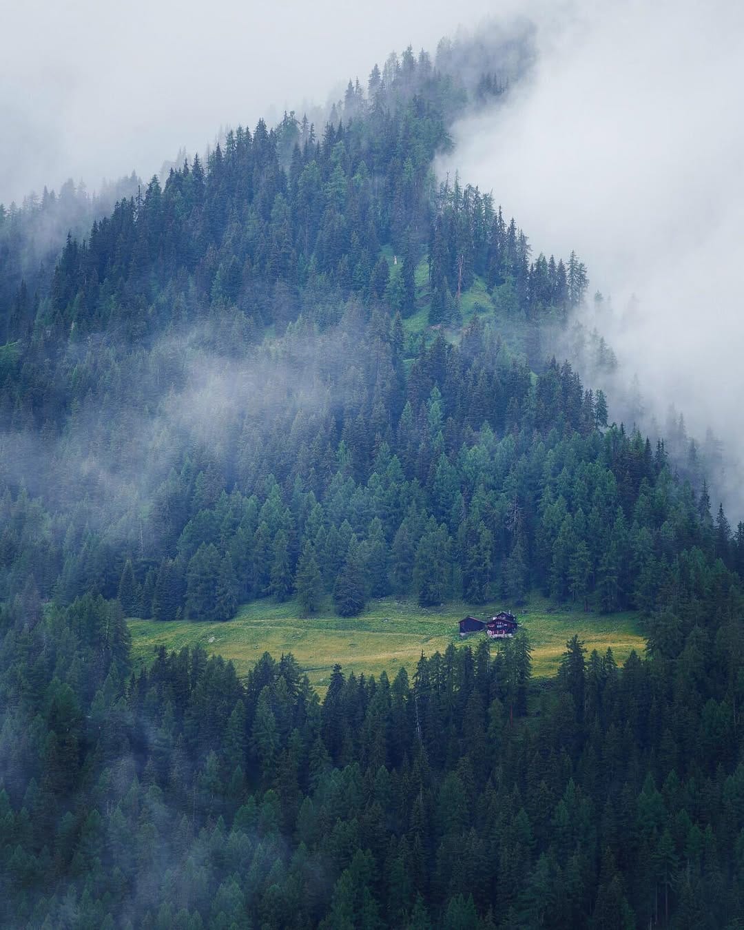 Post 10 by Adrian Graf on Instagram (image)