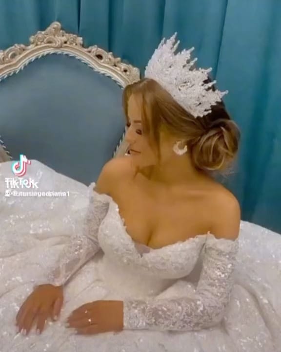 Post 10 by Viorica on Instagram (video)