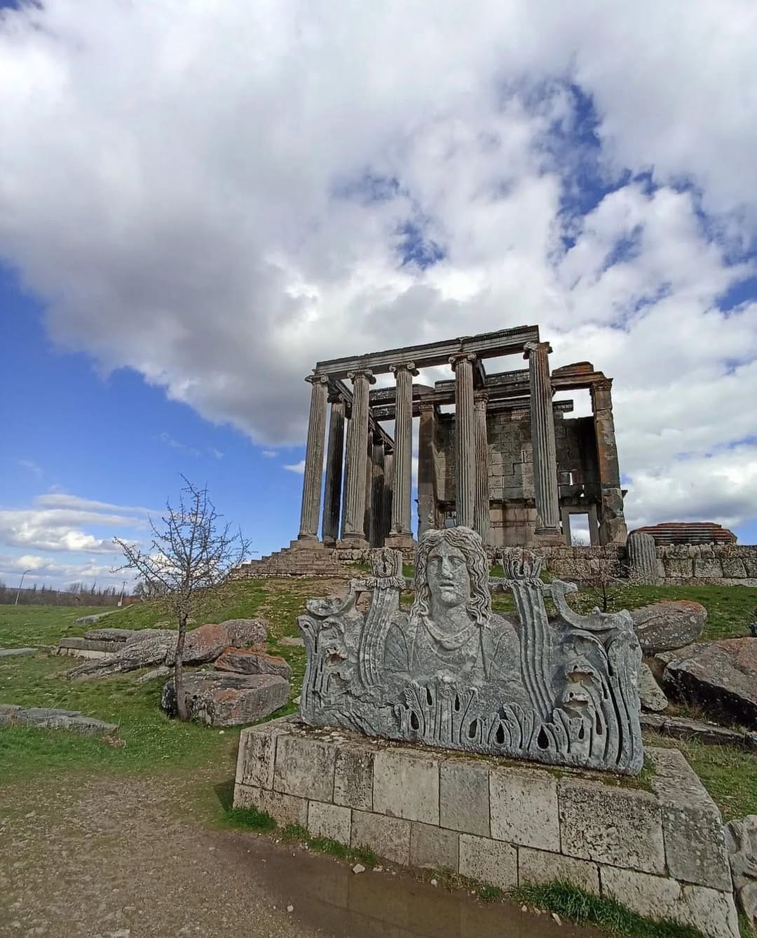 Post 9 by Tours & Photos on Instagram (image)