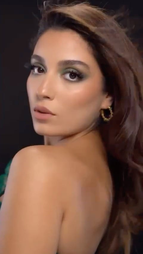 Post 7 by Sadrine Akt-makeup artist on Instagram (video)