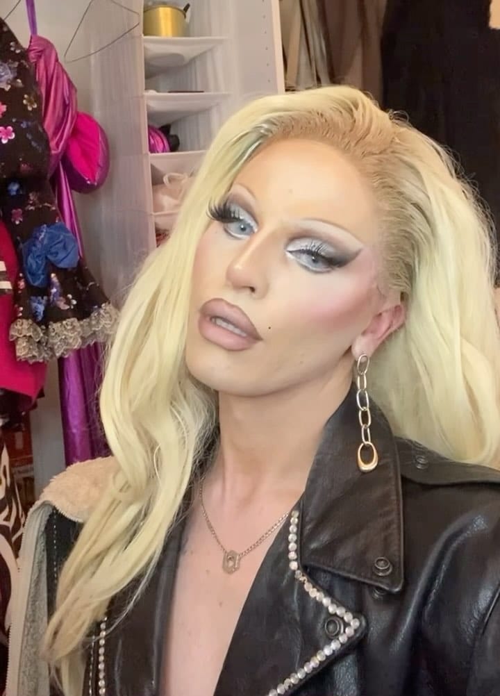Post 4 by K A R M A . D O L L on Instagram (video)