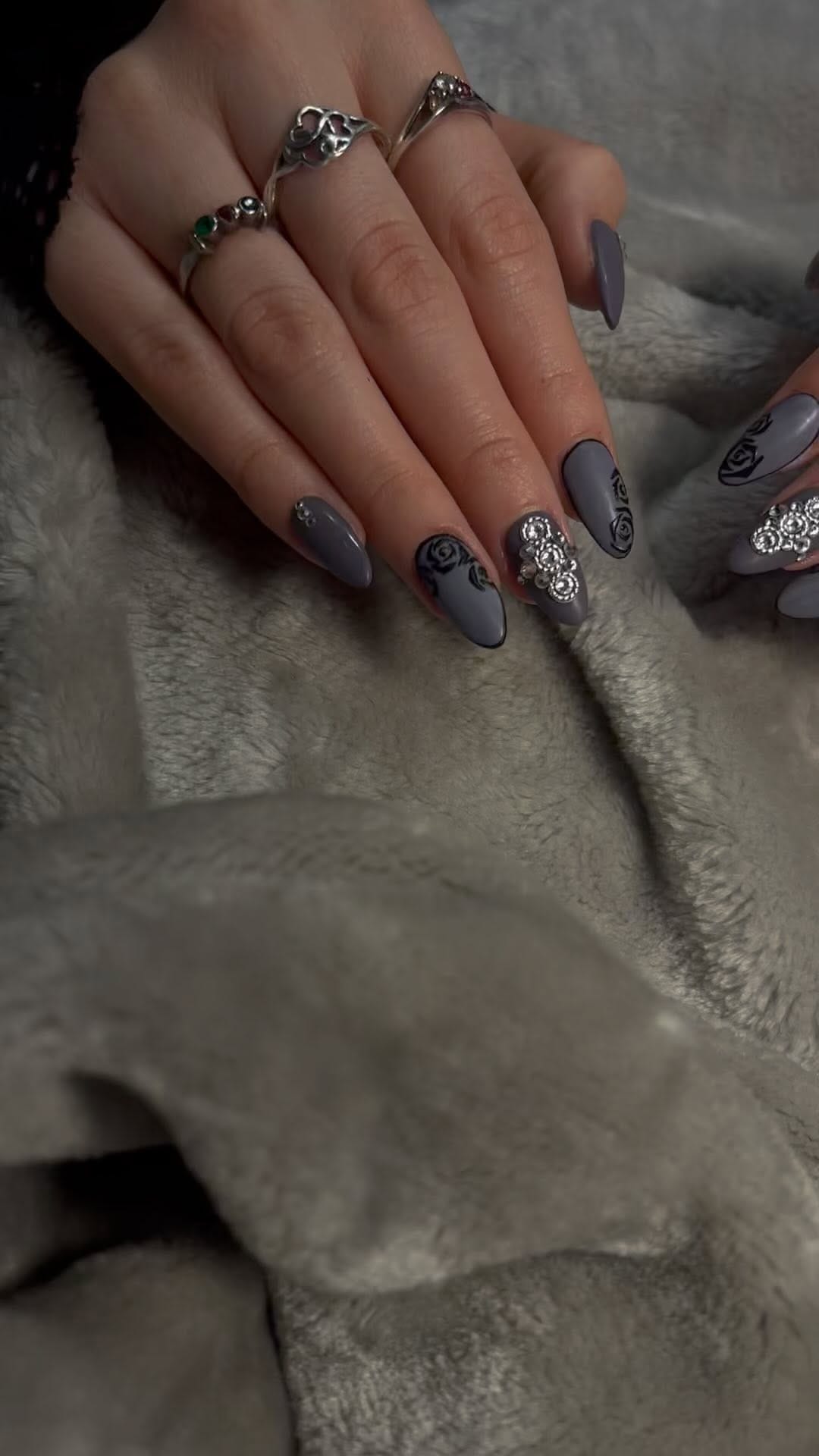 Post 1 by Samantha Trinh on Instagram (video)