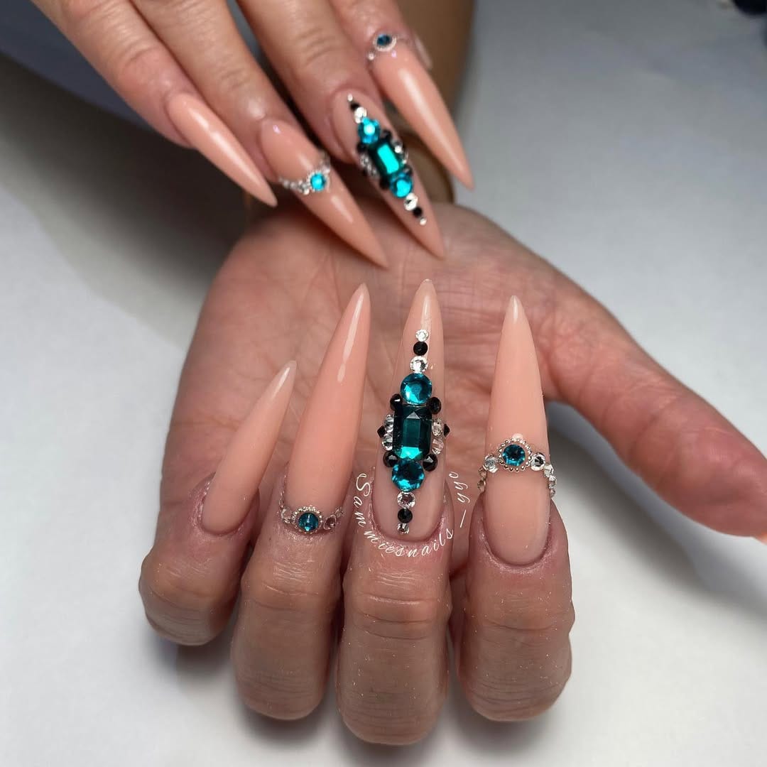 Post 8 by Samantha Trinh on Instagram (image)