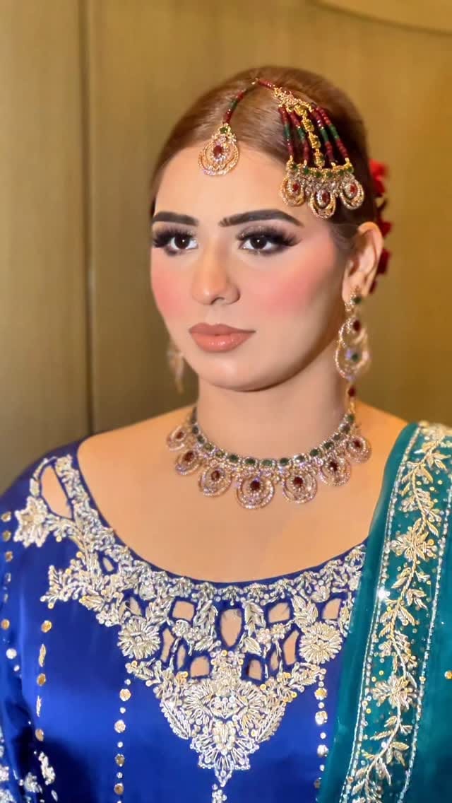 Post 6 by Dubai Makeup Artist 🇦🇪 Nazia Majeed on Instagram (video)