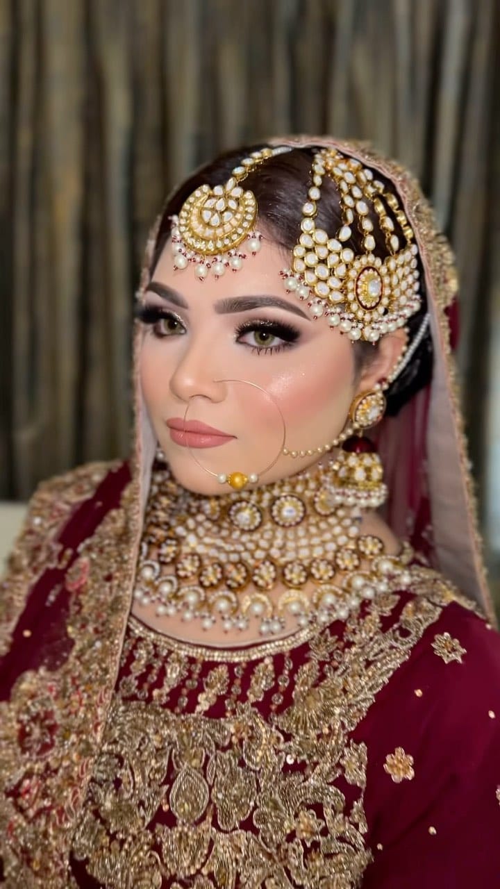Post 10 by Dubai Makeup Artist 🇦🇪 Nazia Majeed on Instagram (video)