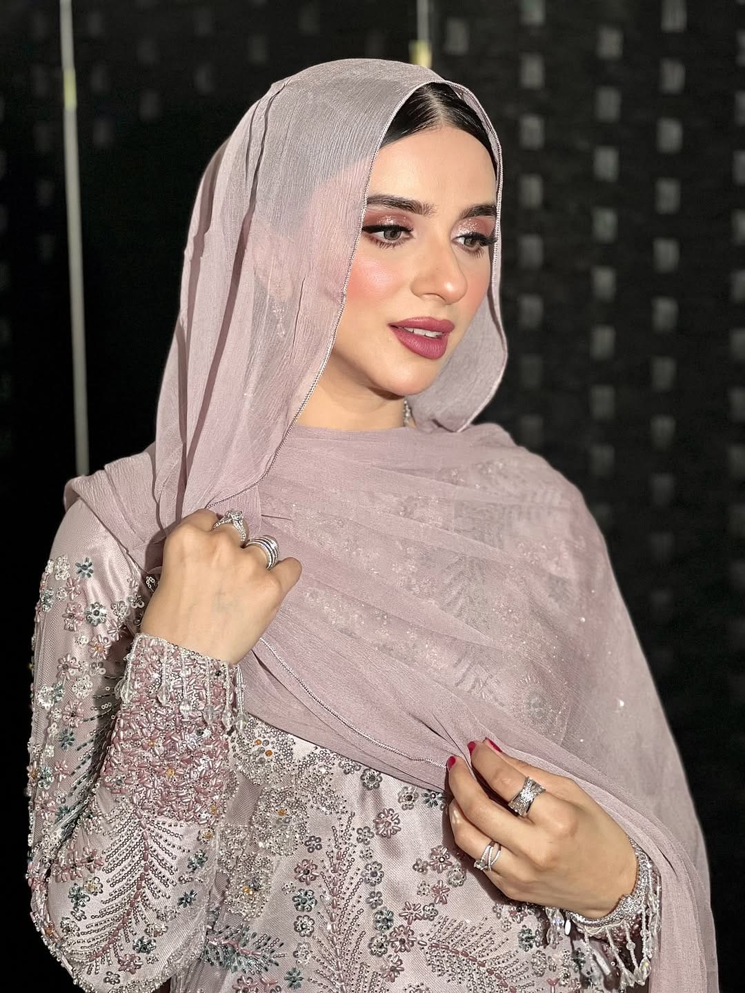 Post 3 by Dubai Makeup Artist 🇦🇪 Nazia Majeed on Instagram (carousel)