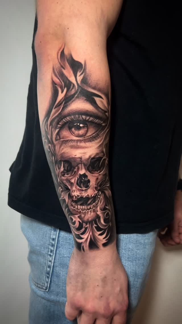 Post 2 by TATTOO ARTIST▪️BERLIN▪️KIEV on Instagram (video)