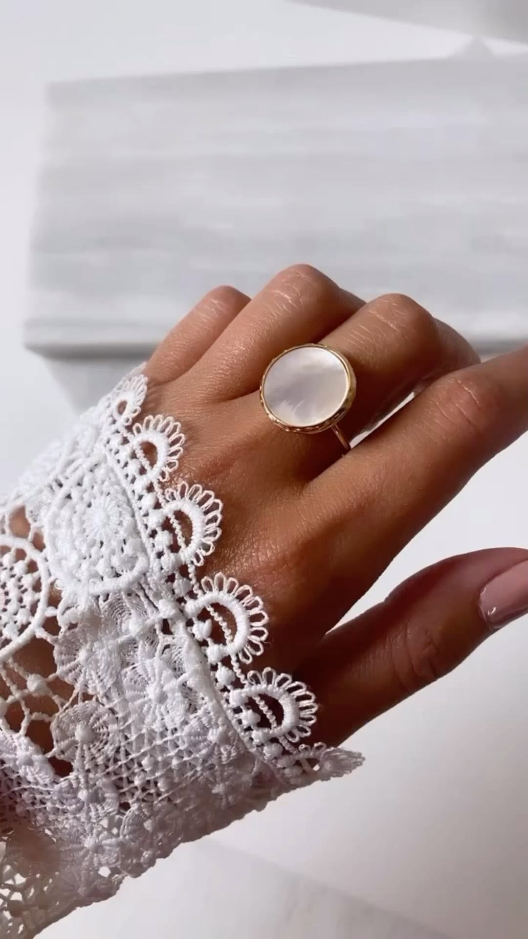 Post 10 by Hanaë on Instagram (video)