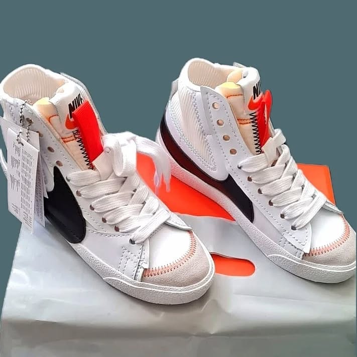 Post 8 by Shoes Store 👟🛍️ on Instagram (carousel)