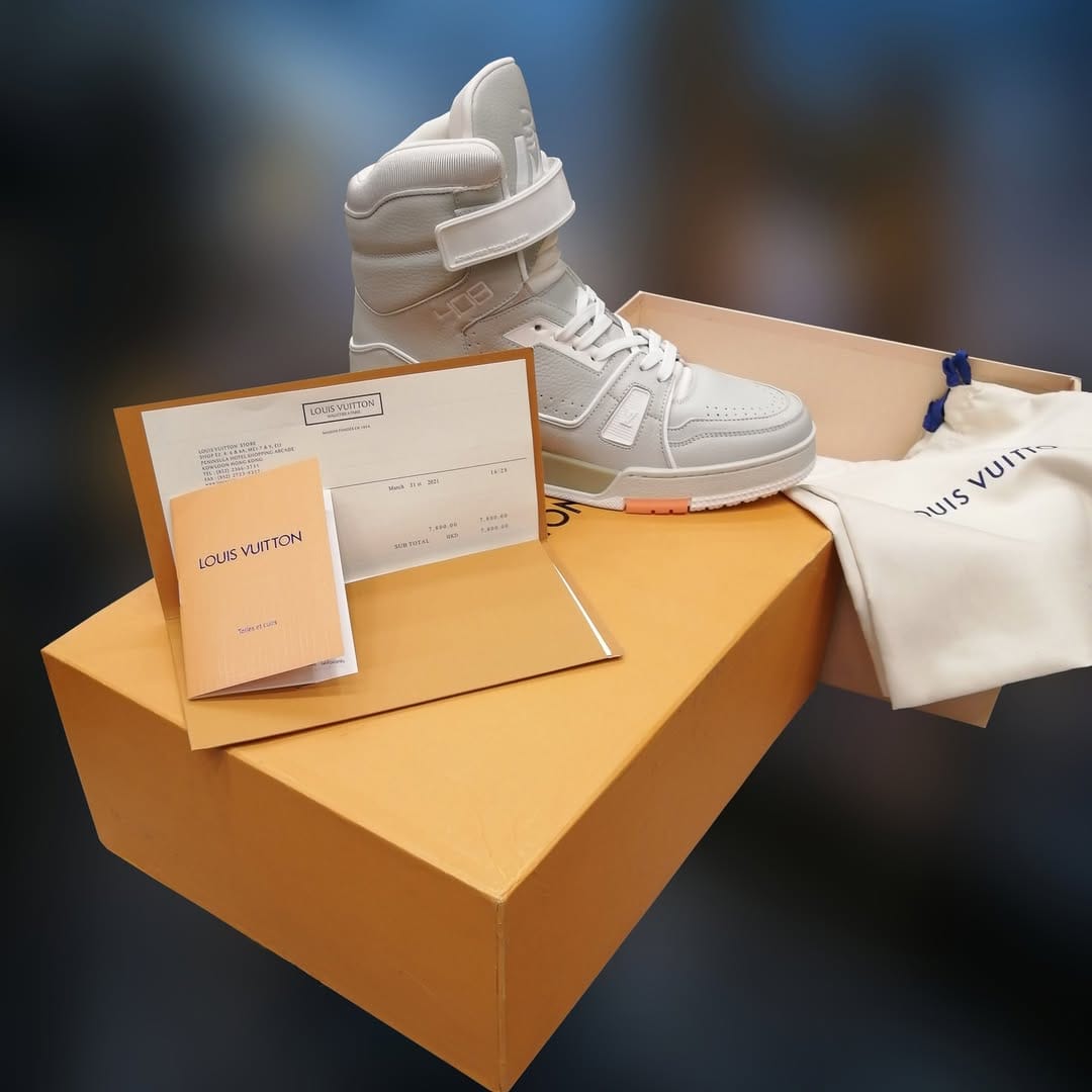 Post 5 by Shoes Store 👟🛍️ on Instagram (carousel)