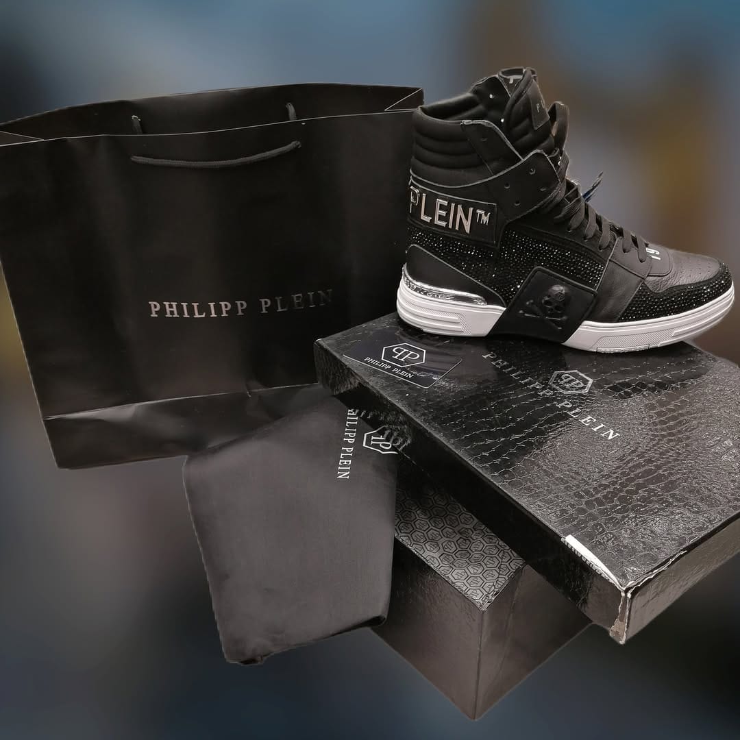 Post 4 by Shoes Store 👟🛍️ on Instagram (carousel)