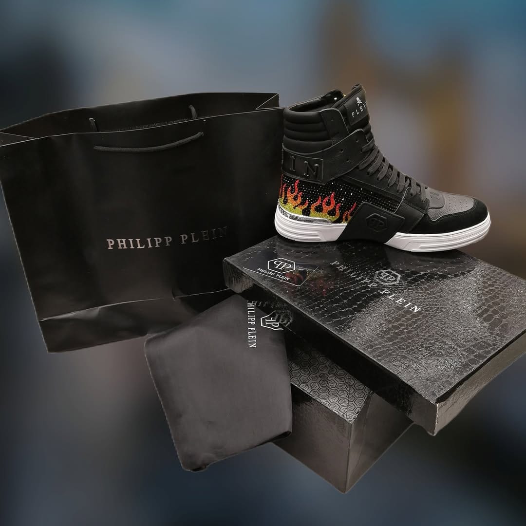 Post 3 by Shoes Store 👟🛍️ on Instagram (carousel)