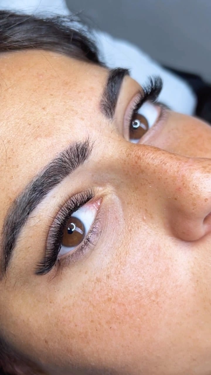 Post 10 by SALON KAYLI • Manucure Russe Paris on Instagram (video)