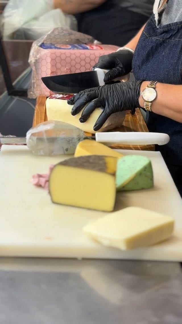 Post 3 by Almacén de quesos on Instagram (video)