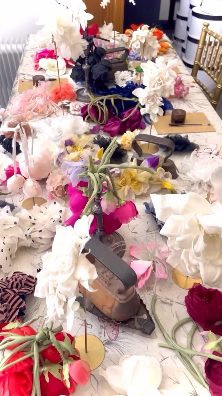 Post 5 by MARIANA BARTUREN Couture on Instagram (video)