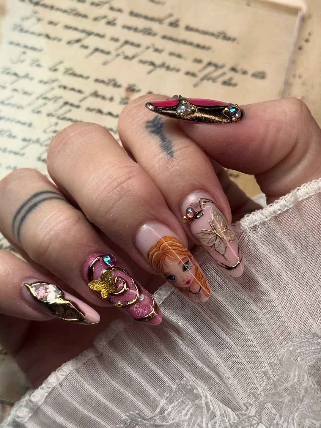 Post 5 by 𝔐𝔞𝔢𝔳𝔞 • 𝔒𝔫𝔤𝔩𝔢𝔰 • 𝔅𝔢𝔞𝔲𝔧𝔬𝔩𝔞𝔦𝔰 💎💅🏻 on Instagram (carousel)