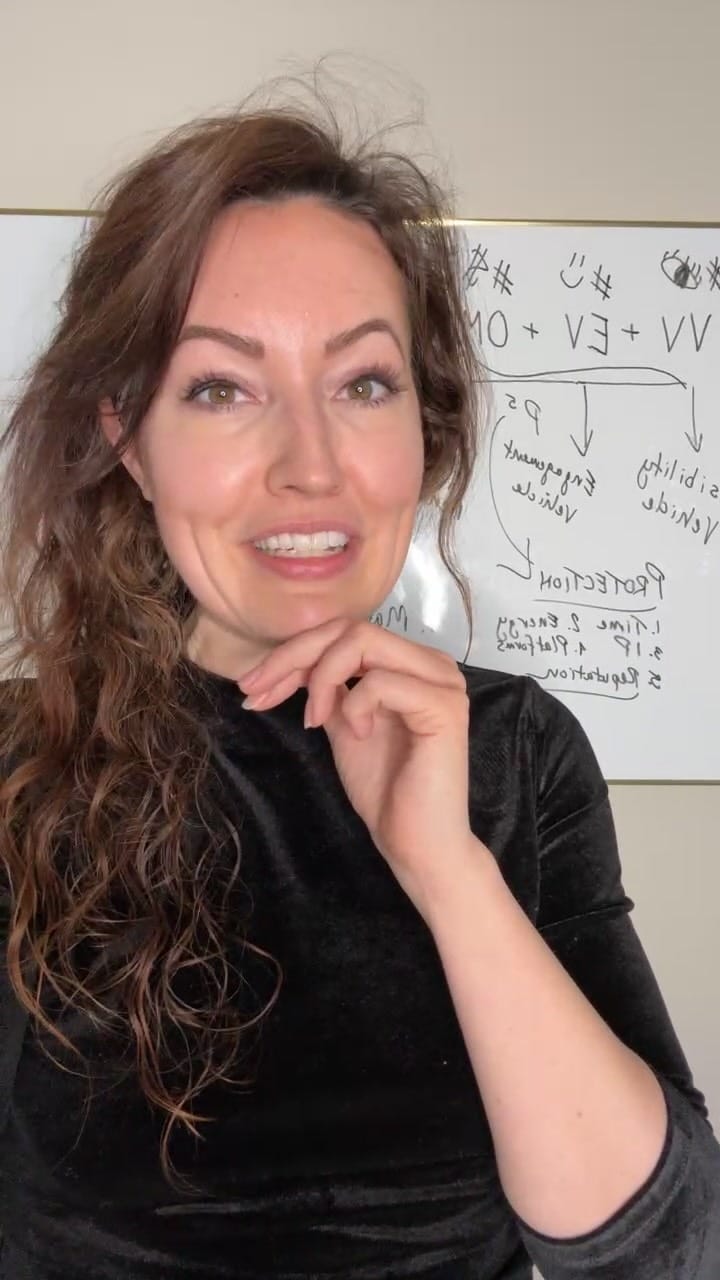 Post 5 by JACKIE LACROIX ✨ THE BOMBSHELL on Instagram (video)