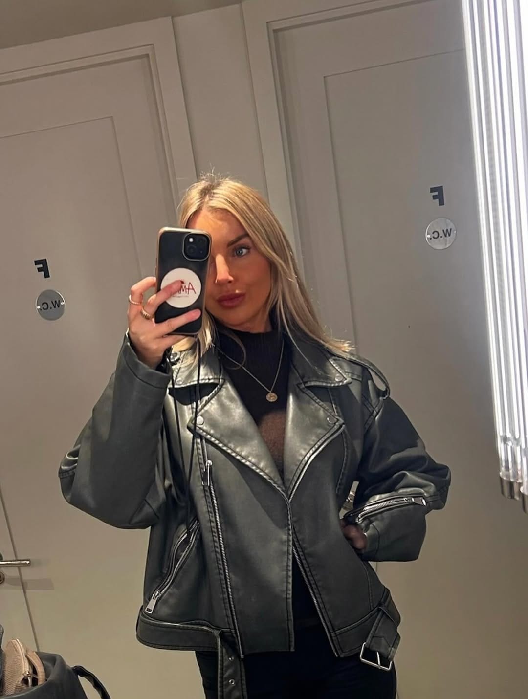 Post 9 by Mimi 🌴 on Instagram (carousel)