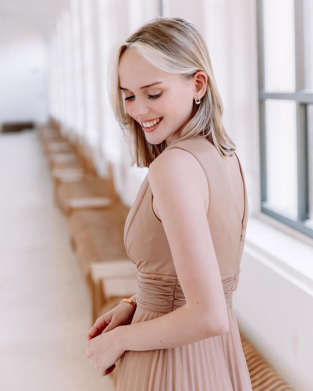 Post 8 by LOLA ALCALUZAC on Instagram (image)