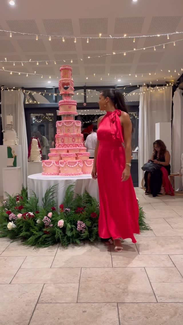 Post 7 by Vanille M’Doihoma on Instagram (video)