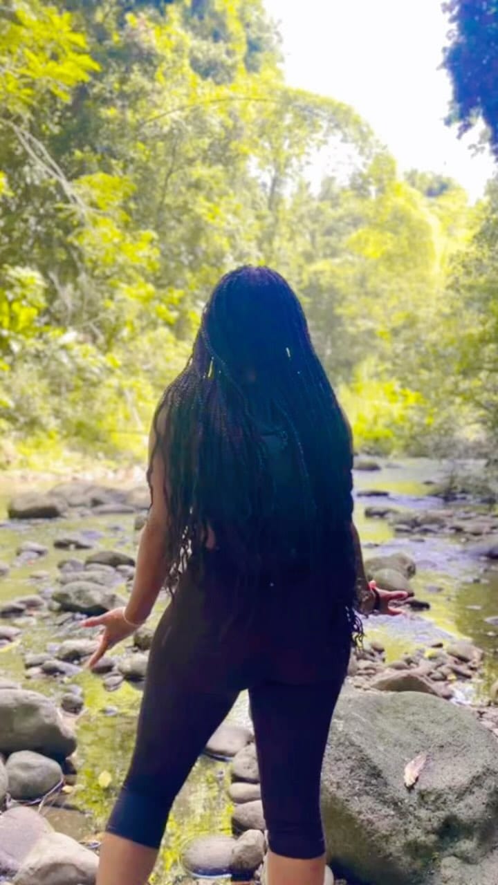 Post 10 by Léa🌴 on Instagram (video)